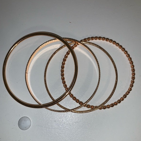 items/clothes - Picture 5 of 6